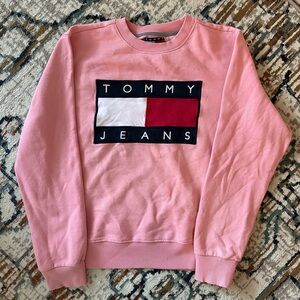 Vintage Embroidered Tommy Hilfiger Pink Crewneck Sweater